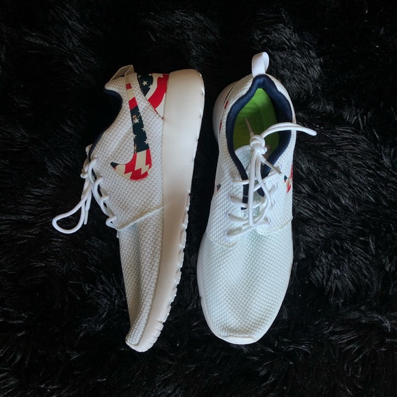 NWOT Nike white w/ American flag sneakers 8.5 - Picture 2 of 5